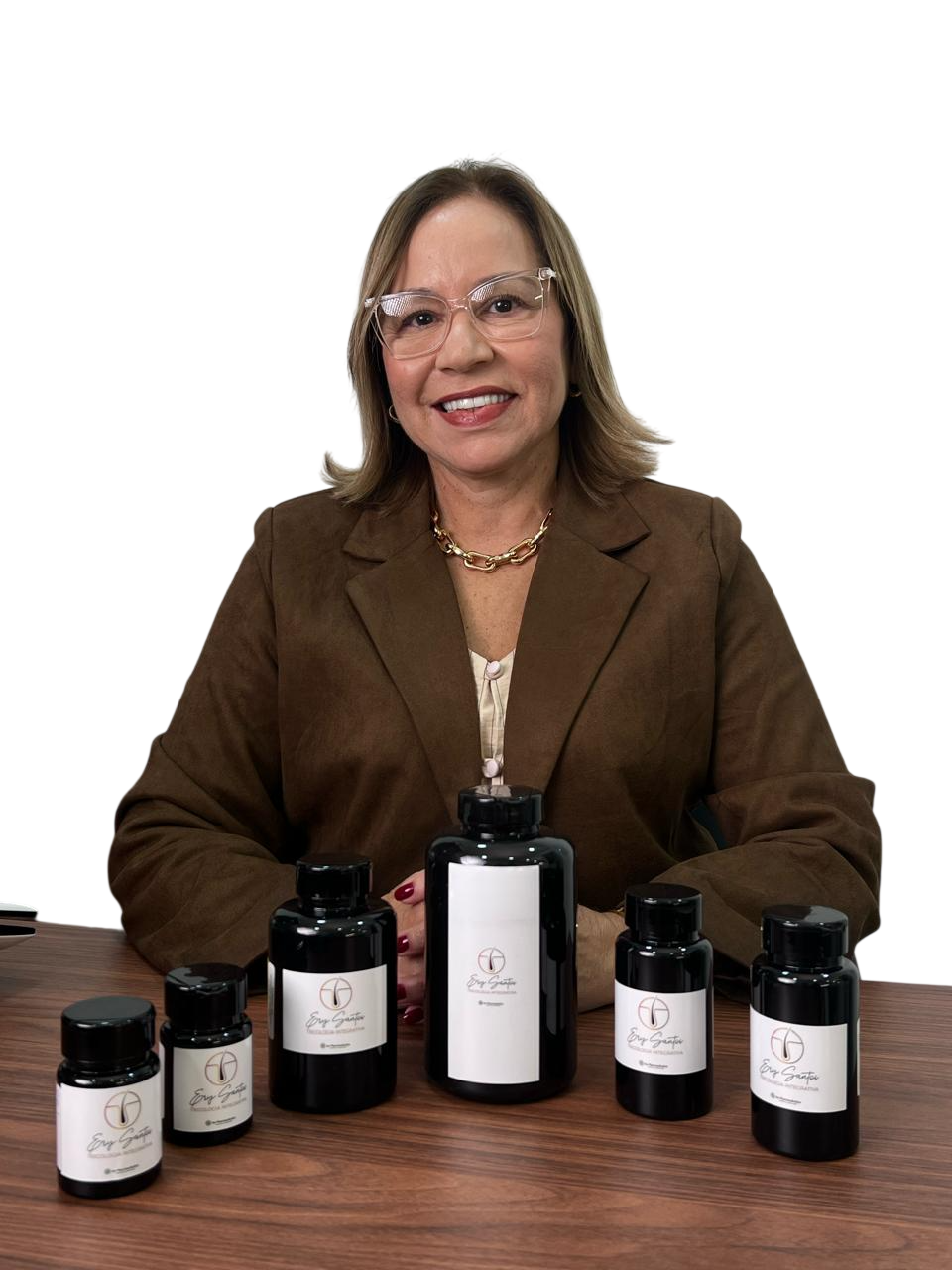 Ery Santos com seus produtos de tricologia integrativa